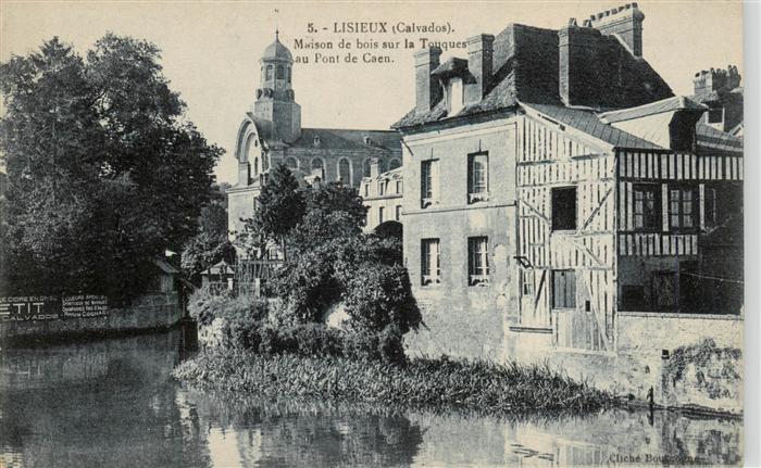Lisieux 14 Calvados Maison de bois sur la Tonques au Pont d