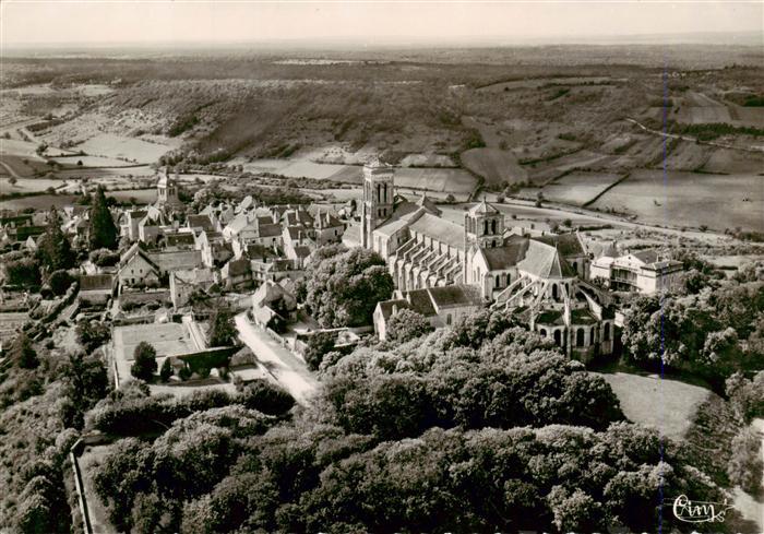 Vezelay 89 Yonne Vue aerienne La Basilique et le Bourg