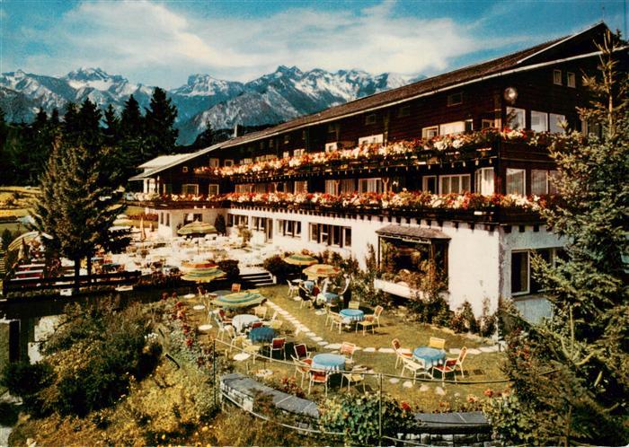 Sonthofen  Oberallgaeu Kur und Sporthotel Allgaeuer Berghof Terrasse