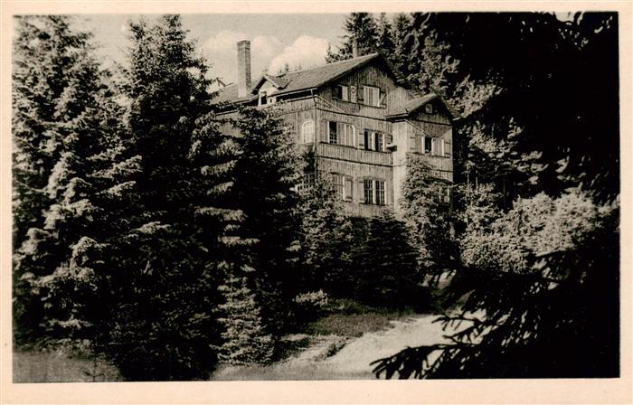 Thueringen Region Das Schoeffenhaus neben dem Schwalbenstein