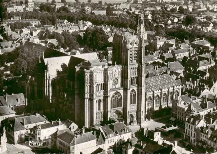 Sens 89 Vue aerienne de la Cathedrale et du Palais Synodal