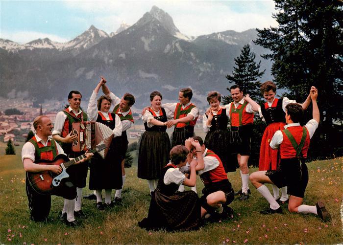 Reutte Tirol AT Trachtenverein Lechaschau Figurentanz
