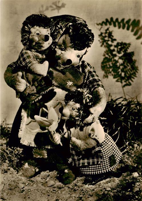 Puppe Doll Poupee Kinderspielzeug Igelkarten Igelfrau mit Kindern