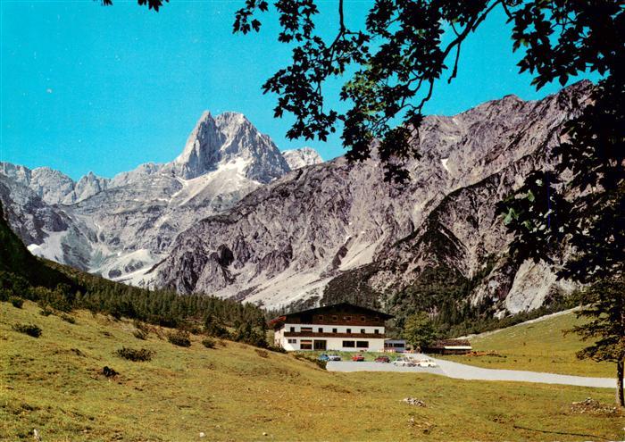Gramaialm 1263m Falzthurntal Tirol AT mit Lamsenspitze und Karwendelgebirge