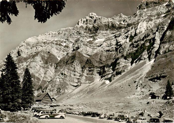 Schwaegalp AR Restaurant und Talstation der Saentis Schwebebahn mit Girenspitz