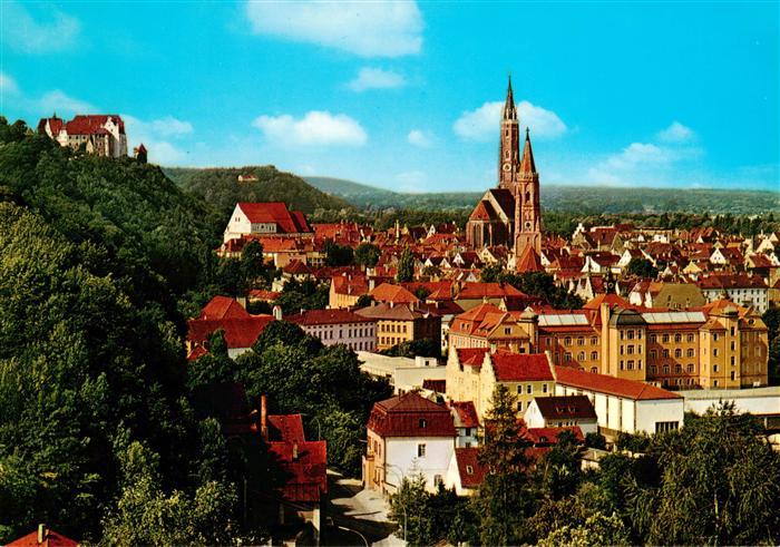 Landshut  Isar Stadtblick mit St Martinskirche und Burg Trausnitz