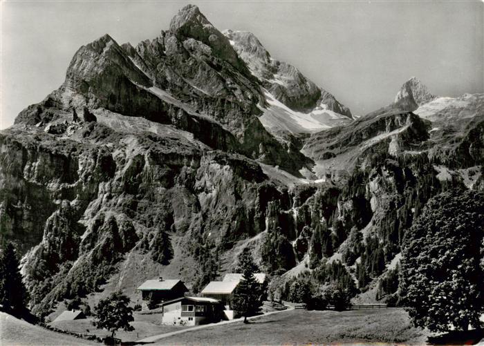 Braunwald GL mit Ortstock und Hoher Turm