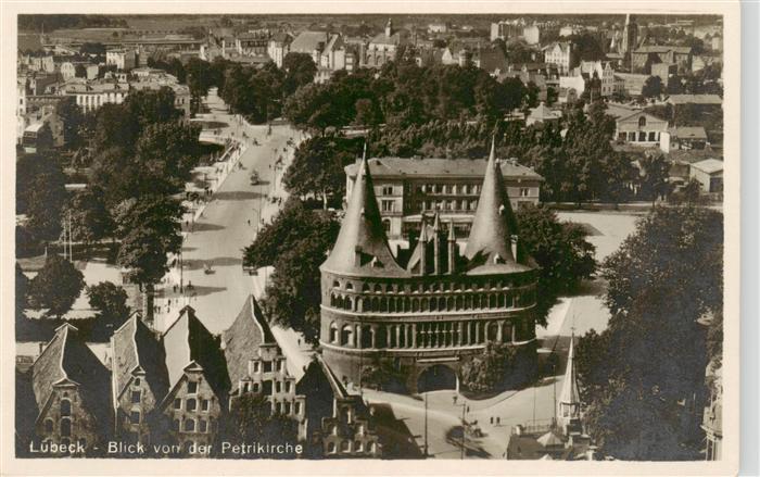 LueBECK  CITY Blick von der Petrikirche Holstentor