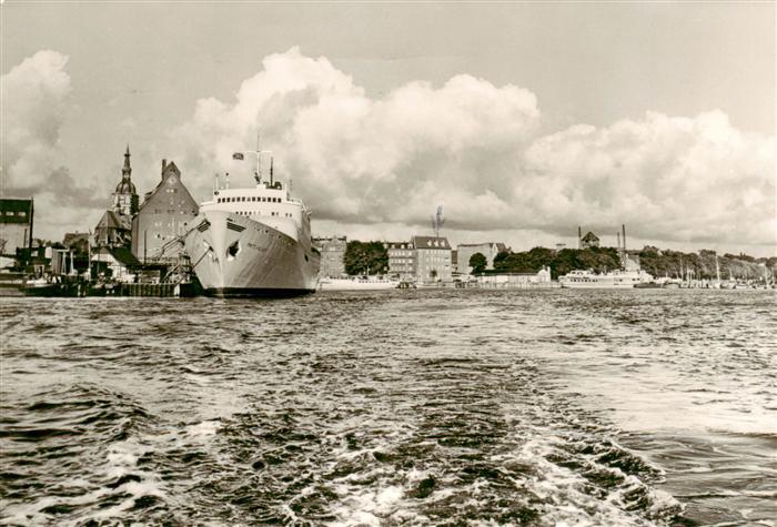 Stralsund Hafen mit MS Fritz Heckert