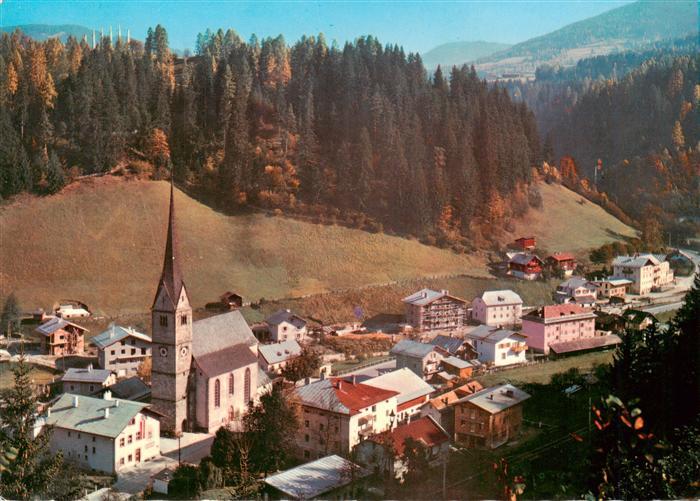 Huettau Salzburg AT Fliegeraufnahme mit Kirche