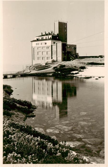 Vysoke Tatry SK Steinbachsee mit Drahtseilbahn auf der Lomnitzer Spitze