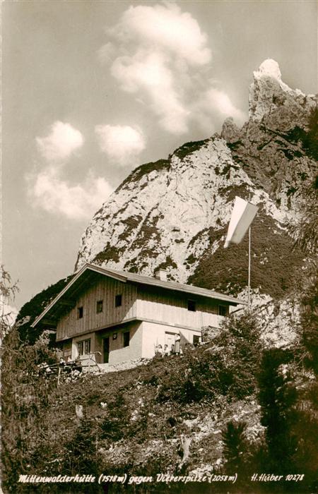 Mittenwalderhuette 1519m Garmisch mit Viererspitze