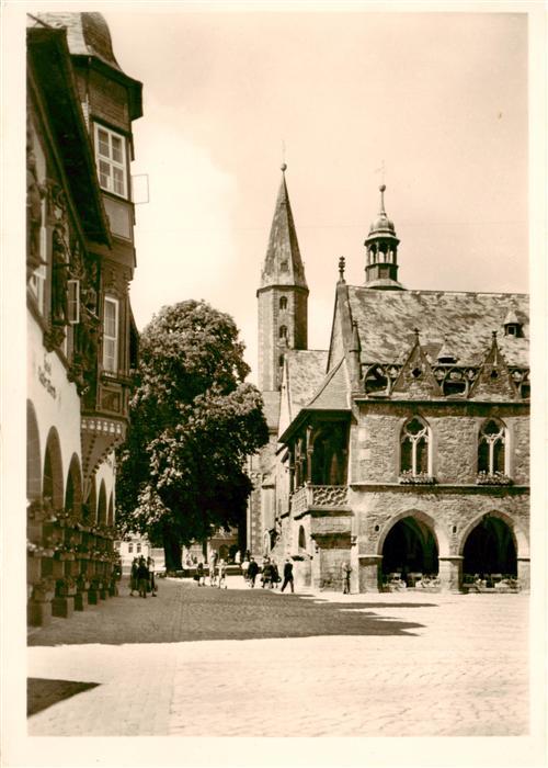 GOSLAR Harz Niedersachsen Rathaus Suedostecke mit Freitreppe und den Tuermen der