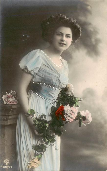 Foto RPH Nr. Nr. 1533/34 Frau Blumen Rosen