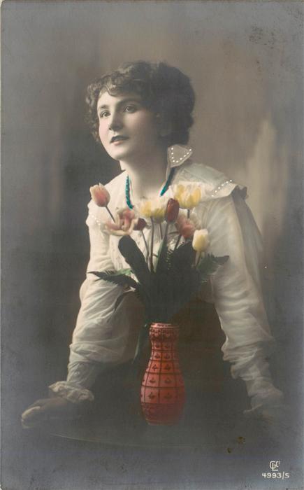 Foto GLCo Nr. Nr. 4993/5 Frau Blumen Vase