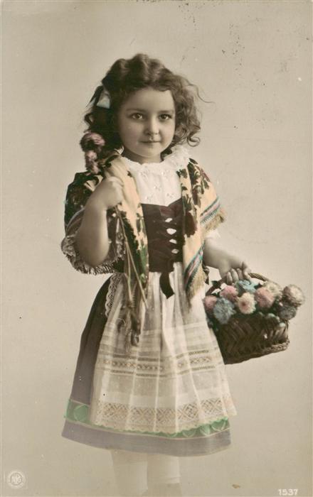 Foto NPG Nr. Nr. 1537 Kind Korb Bklume Trachten