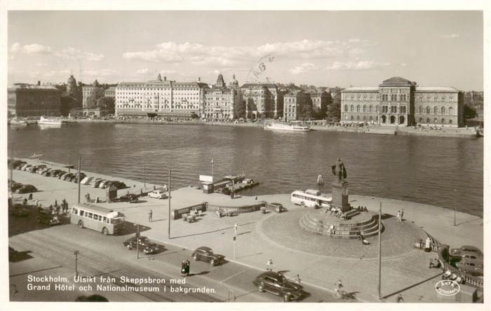 Stockholm Utsikt fran Skeppsbron med Grand Hotel och Nationalmuseum