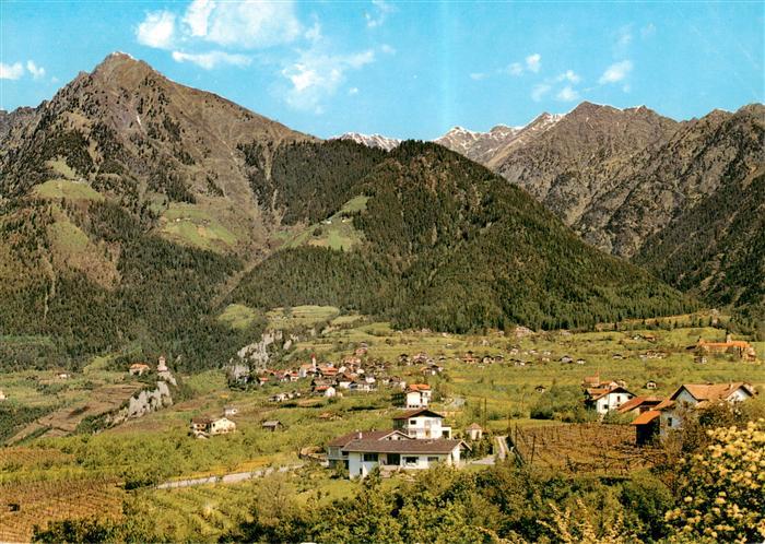 Dorf-Tirol Suedtirol IT Fliegeraufnahme