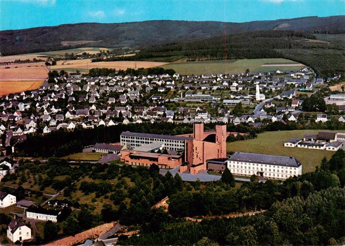 Meschede Fliegeraufnahme mit Benediktinerabtei Koenigsmuenster Abteikirche Gymna