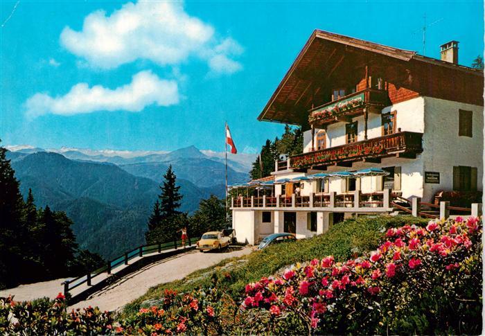 Waidring Tirol AT Alpengasthof Steinplatte mit Kitzbueheler Horn und Hohe Tauern