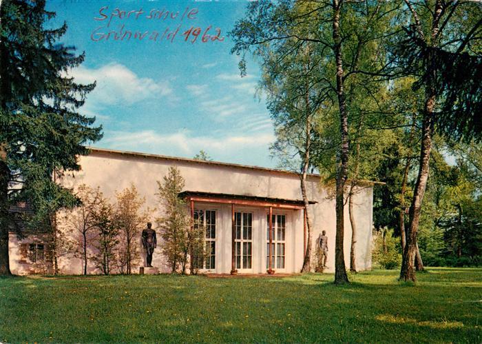 Muenchen Bayern Sportschule Gruenwald Turnhalle