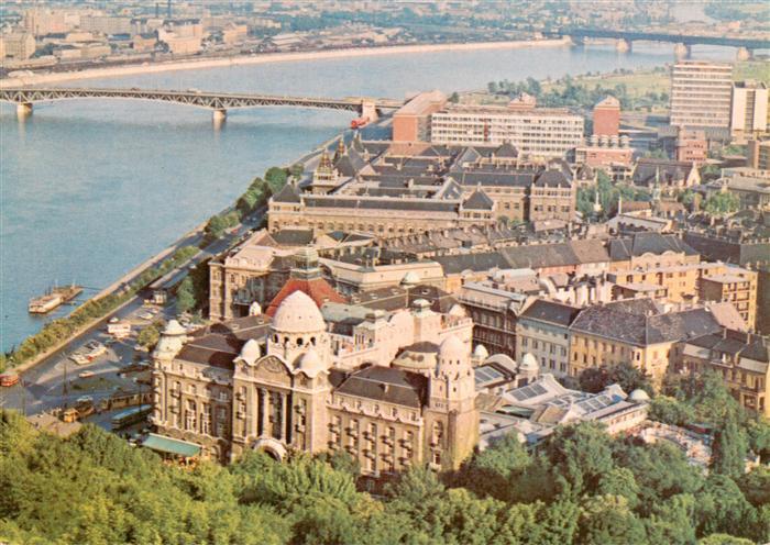 Budapest HU Ansicht mit dem Hotel Gellert