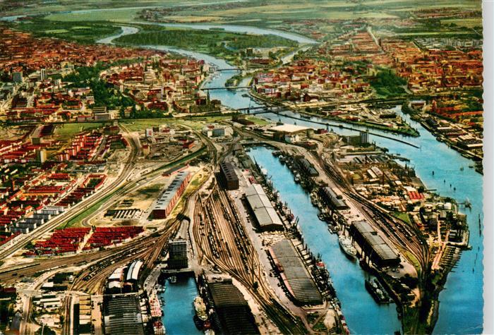 BREMEN  CITY Hafenpartie Fliegeraufnahme