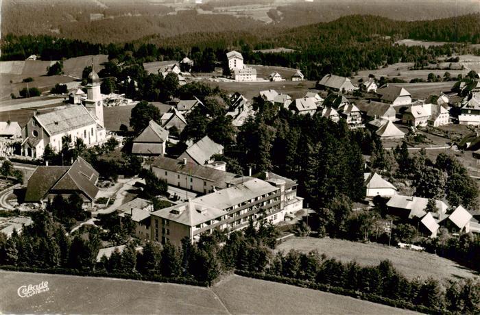 Hoechenschwand Schwarzwald BW Blick ueber den Sonnenhof auf den Ort