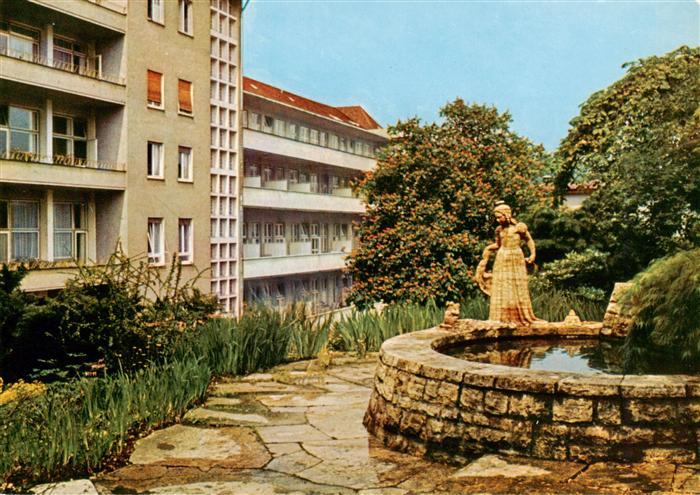 STUTTGART  CITY Marienhospital Gartenpartie mit Brunnen