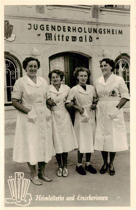 Villach Kaernten AT Jugenderholungsheim Mittewald Heimleiterin und Erzieherinnen