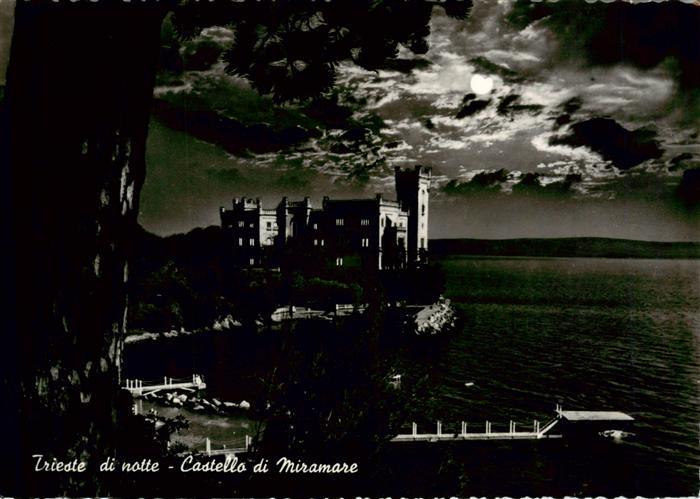 Trieste Triest IT di notte Castello di Miramare