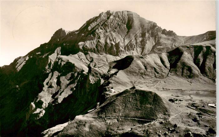 Adelboden BE Engstligenalp mit Grosslohner Bergstation der Schwebebahn und Hotel