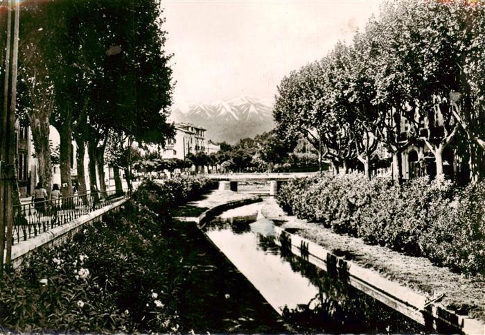 Perpignan Les Quais fleuris de la Basse et au fond le Canigou