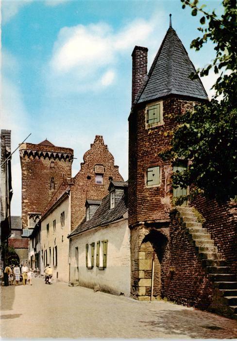 Zons Rhein NRW Alte Haeuser in der Rheinstrasse