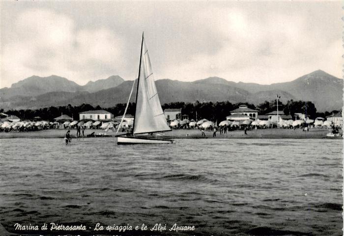 Marina di Pietrasanta Lucca Toscana IT La spiaggia e le Alpi Apuane