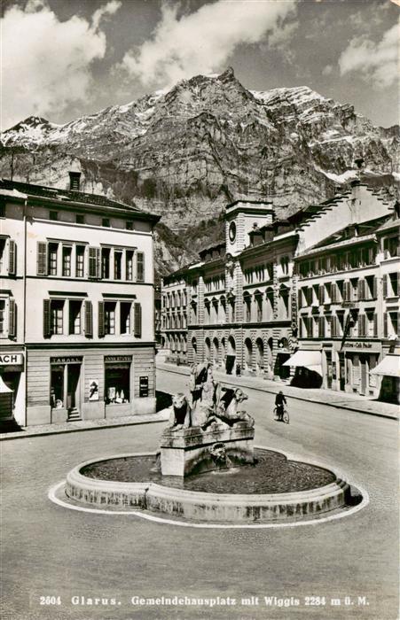 Glarus GL Gemeindehausplatz mit Wiggis