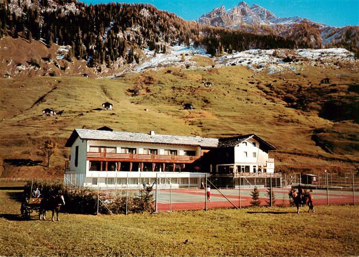 Bad Vals GR Sporthotel Rovanada Tennisplaetze Pferdekutsche
