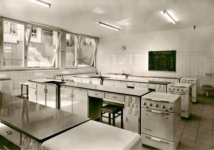 Amorbach Miltenberg Lehrkueche in der Maedchenmittelschule der Armen Schulschwes