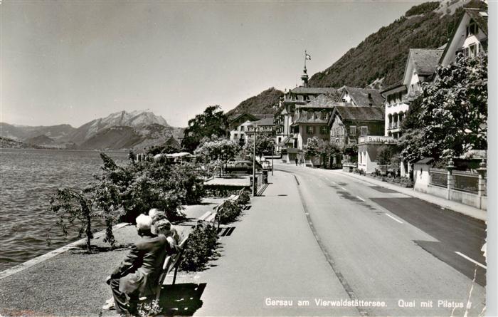 Gersau Vierwaldstaettersee SZ Quai mit Blick gegen Pilatus