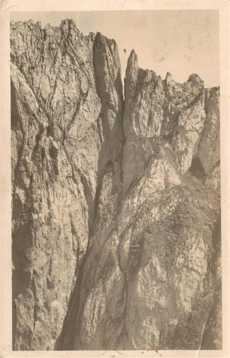 Appenzell IR Das ueberqueren der Scharte auf dem Seil am Ersten Kreuzberg