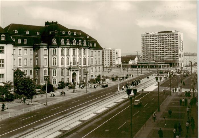Dresden Elbe Ernst Thaelmann Strasse mit Museum fuer Geschichte der Stadt Dresde