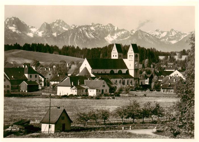 Steingaden Oberbayern mit Blick auf die Fuessener Berge