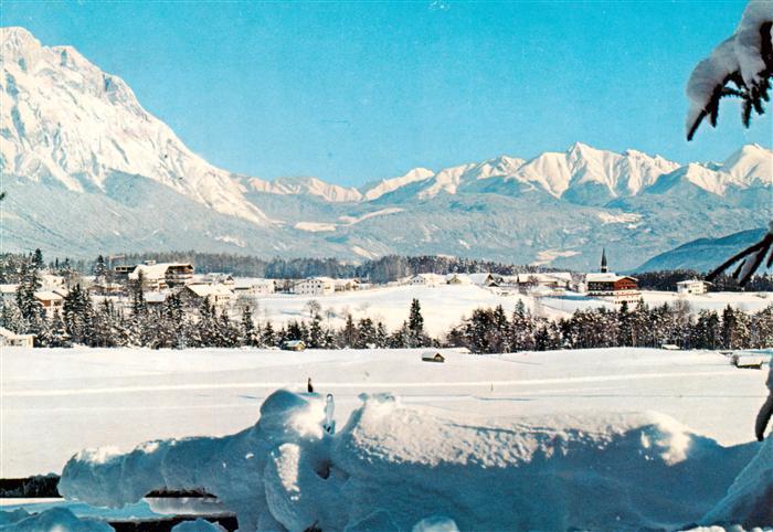 Obsteig Tirol AT Mieminger Plateau mit Hoher Munde und Karwendelgebirge