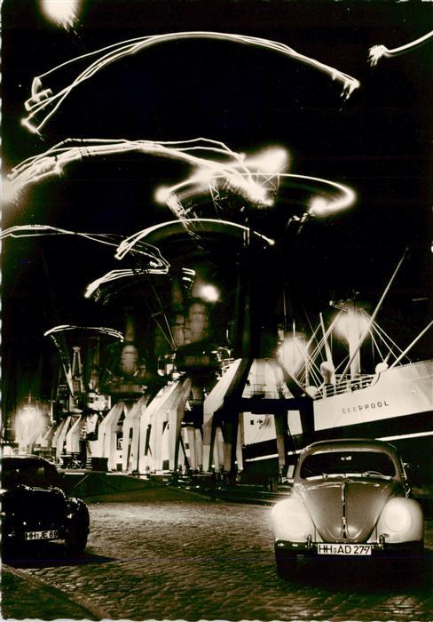 HAMBURG  CITY Hafenpartie bei Nacht