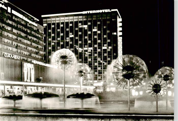 Dresden Elbe Prager Strasse Interhotel Newa bei Nacht