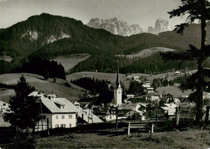 Abtenau AT mit Gosaukamm und Bischofsmuetze