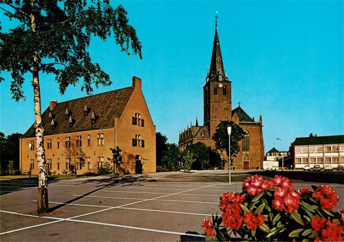 Goch Stadtbuecherei mit Pfarrkirche