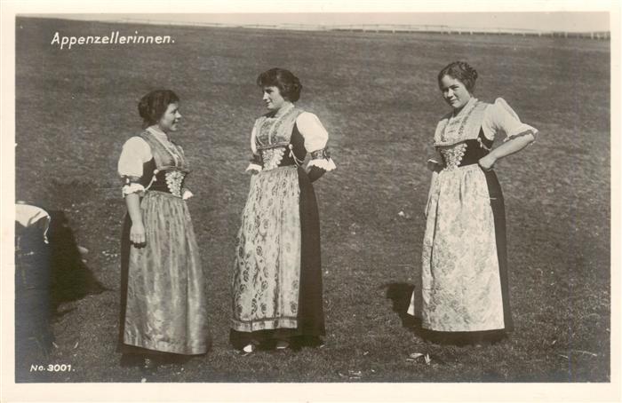 Appenzell IR Appenzellerinnen in Tracht
