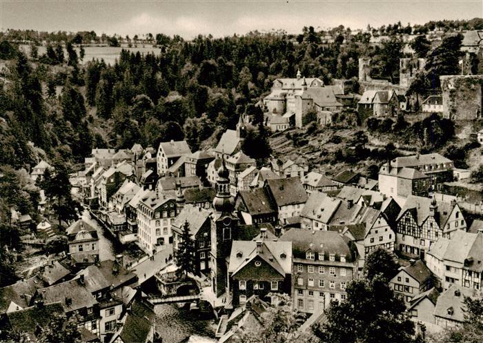 Monschau Montjoie NRW Stadtansicht mit Burg Die Perle der Nordeifel