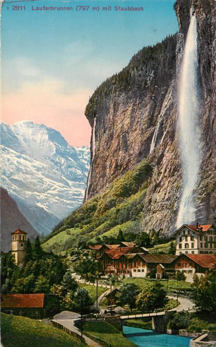 Lauterbrunnen BE mit Staubbach Wasserfall